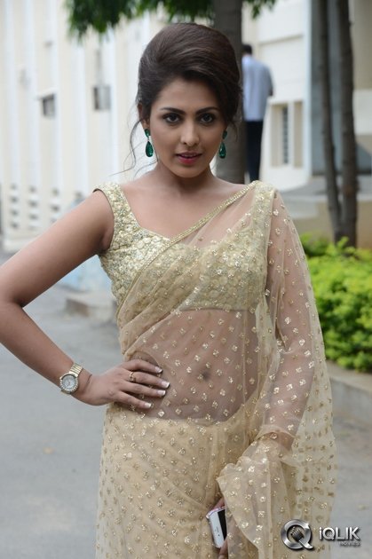 Madhu-Shalini-at-Cheekati-Raajyam-Movie-Press-Meet